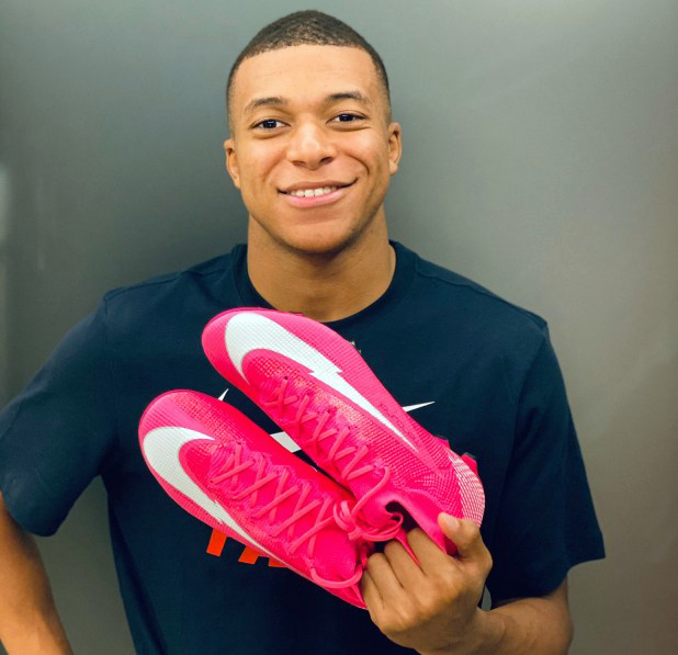 mbappe with pink cleats